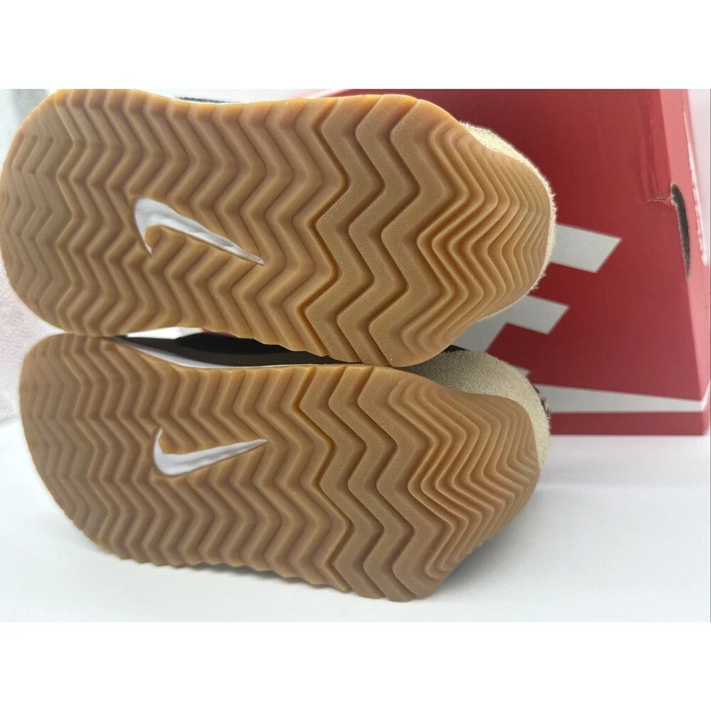 Size 7.5 - Nike Pacific Grain Black Gum W
